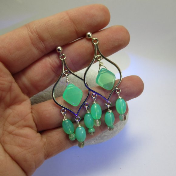 Uranium glass bead Chandelier earrings - Picture 4 of 9